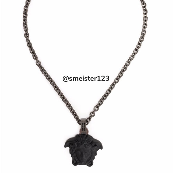 🖤Rare Versace La Medusa Black Matte Pendant Necklace - Picture 2 of 7